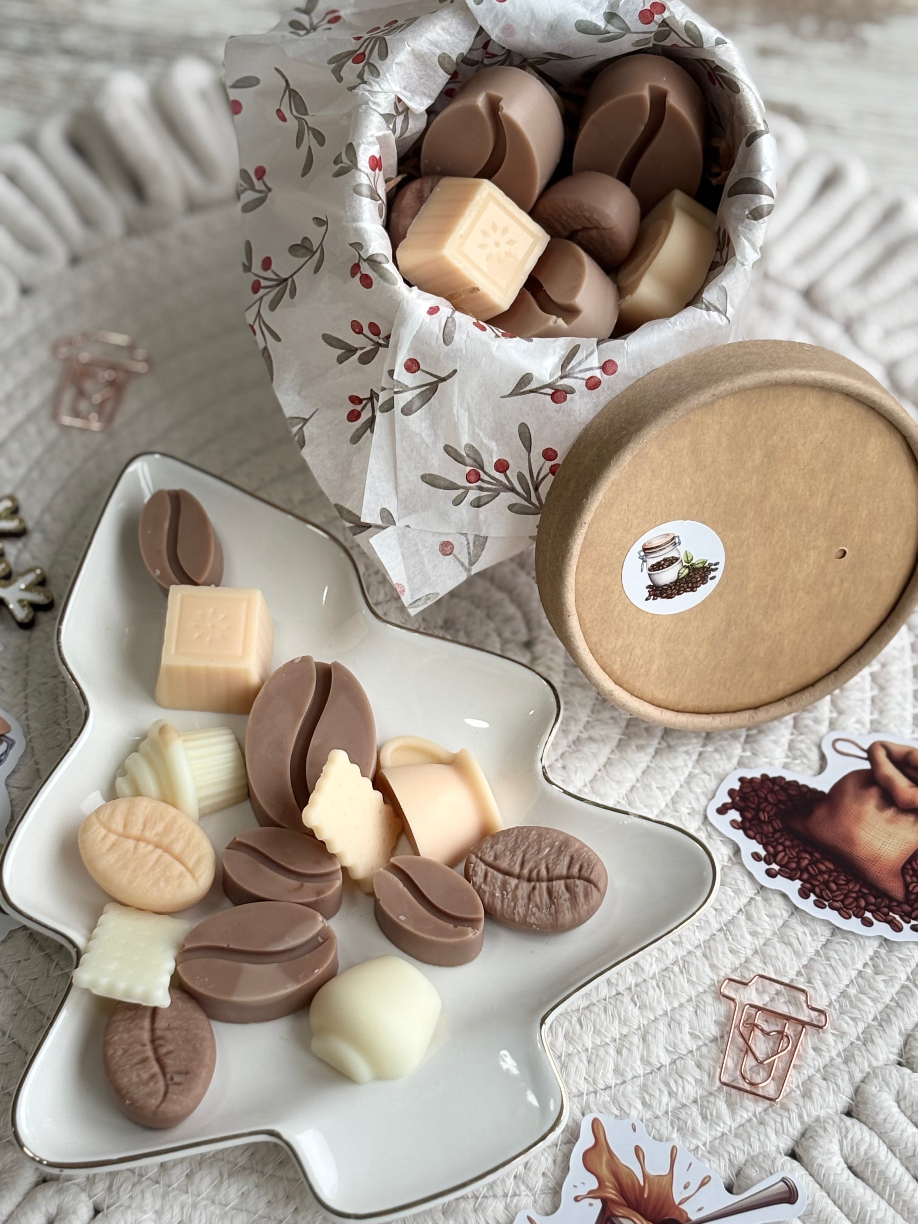 Imagen de unas ceritas de quemador con formas de granos de café