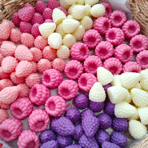 Ceras aromaticas, cera de soja perfumada, fragancia a frutos del bosque, olor a frambuesa y moras, velas sin llama, cera para quemador. Hechas a mano en Castellón por Amalia, Amalia velas.